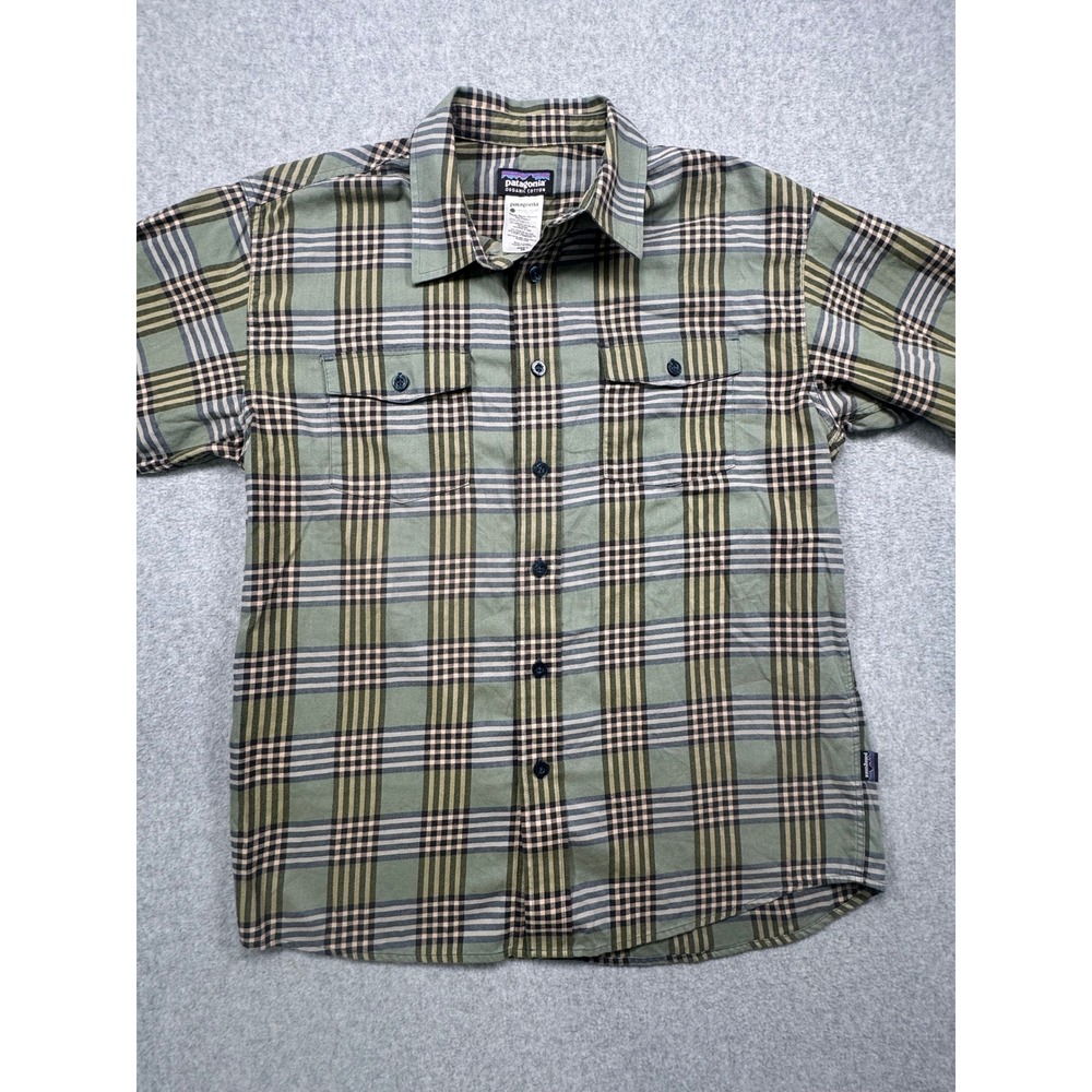 Patagonia Mens Medium Green Plaid Organic Cotton Short Sleeve Button Down Shirt
